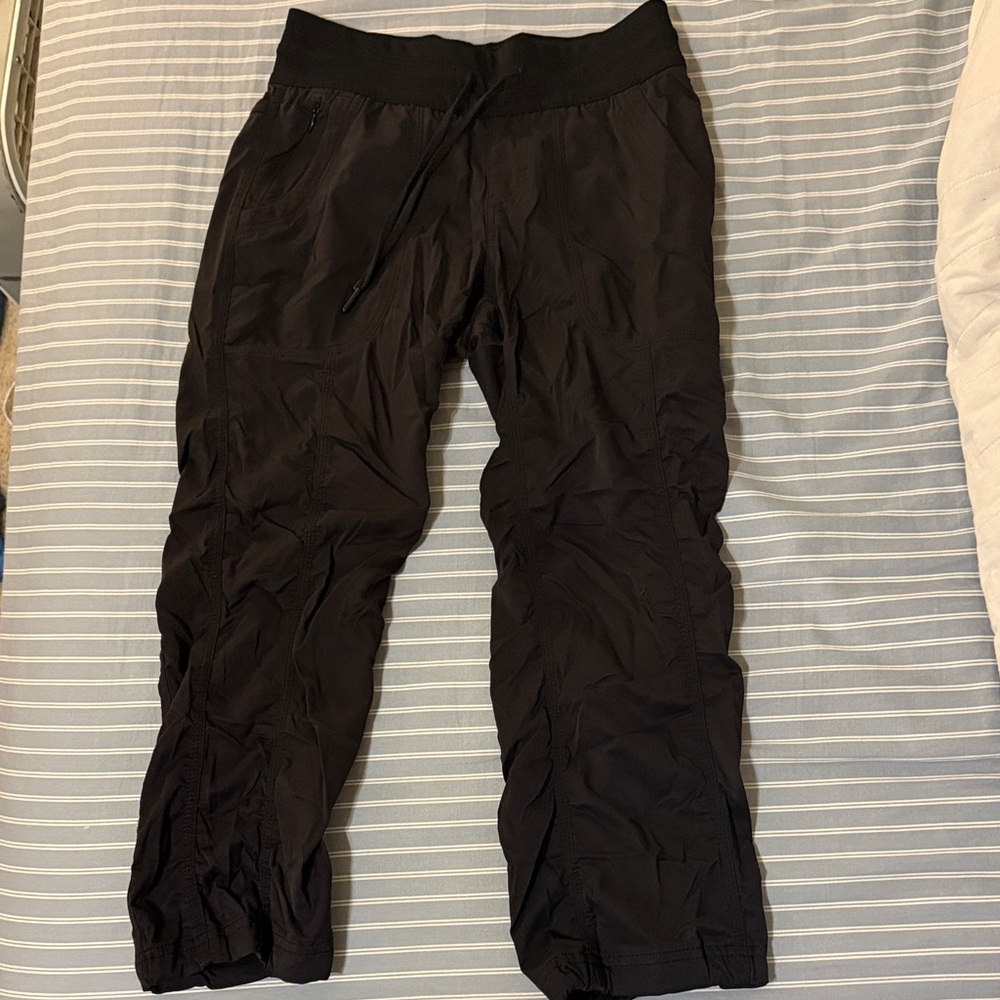 Black north face capris